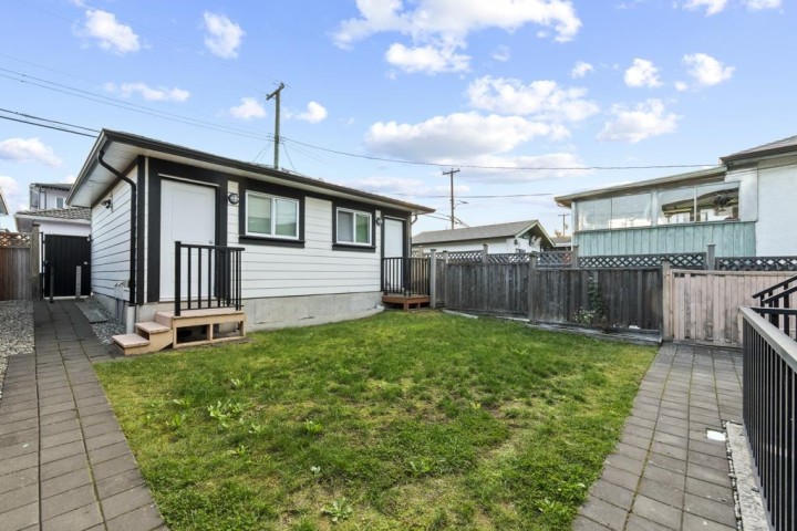 Photo 26 at 2216 Mannering Avenue, Victoria VE, Vancouver East