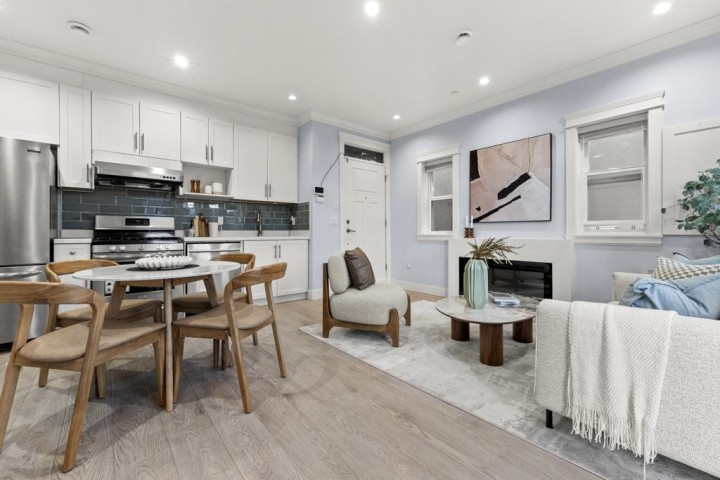 Photo 5 at 2216 Mannering Avenue, Victoria VE, Vancouver East