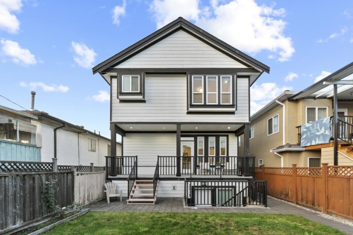 Photo 24 at 2216 Mannering Avenue, Victoria VE, Vancouver East