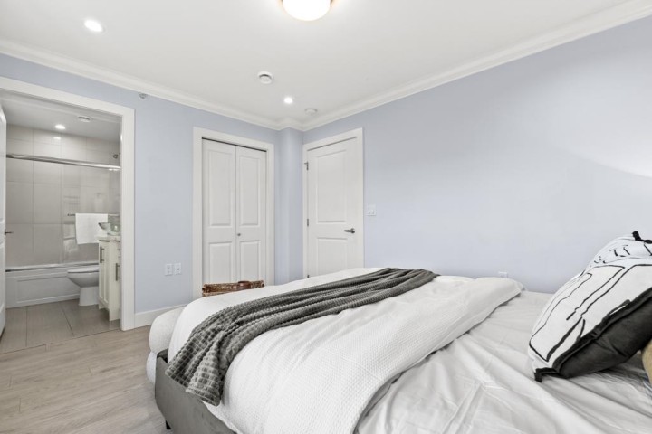 Photo 10 at 2216 Mannering Avenue, Victoria VE, Vancouver East