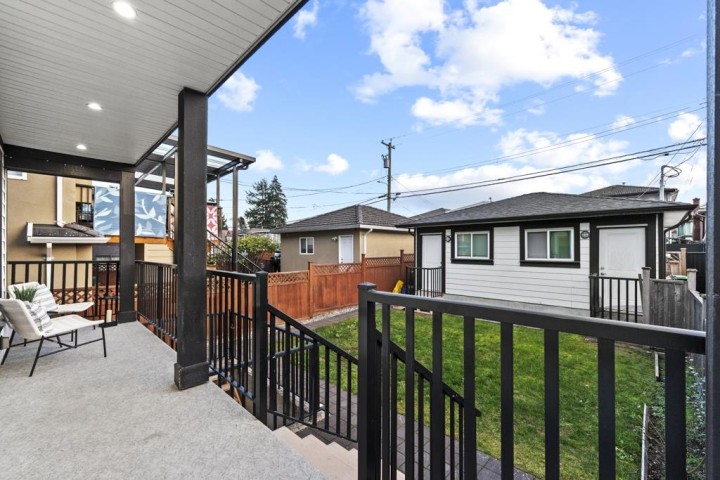 Photo 18 at 2216 Mannering Avenue, Victoria VE, Vancouver East