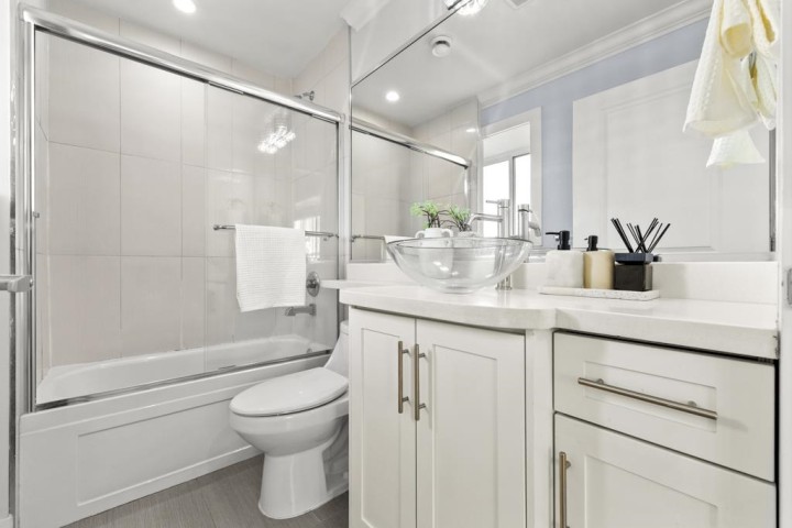Photo 11 at 2216 Mannering Avenue, Victoria VE, Vancouver East