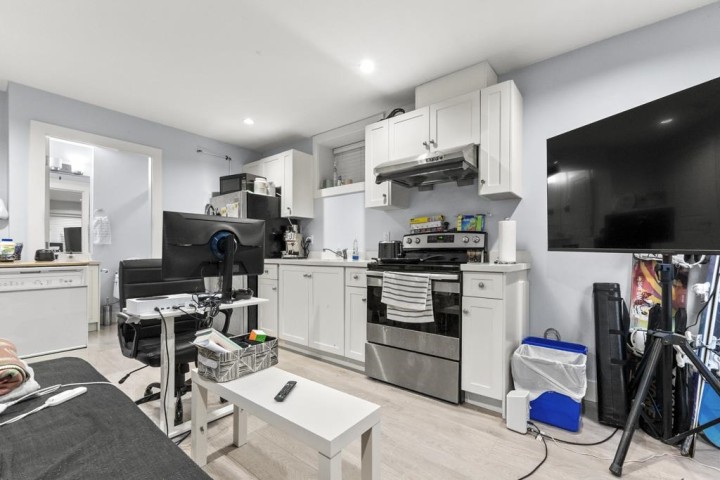 Photo 19 at 2216 Mannering Avenue, Victoria VE, Vancouver East