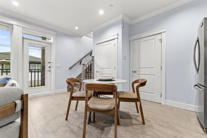Photo 4 at 2216 Mannering Avenue, Victoria VE, Vancouver East