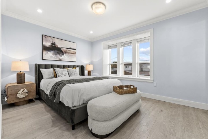 Photo 8 at 2216 Mannering Avenue, Victoria VE, Vancouver East