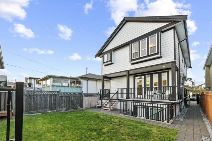 Photo 25 at 2216 Mannering Avenue, Victoria VE, Vancouver East