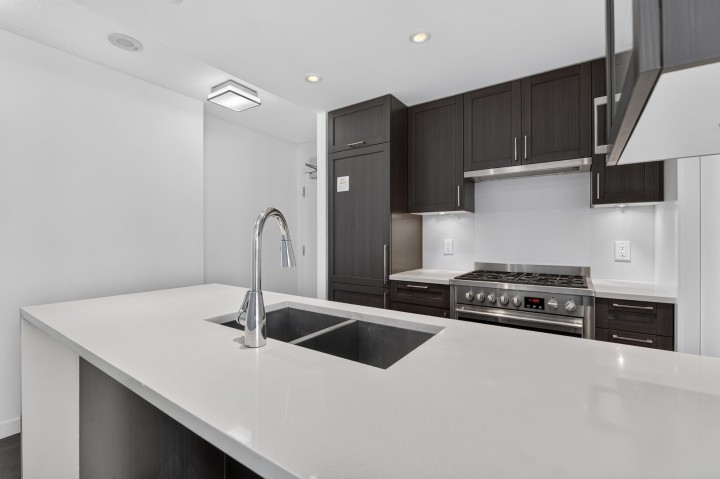 Photo 7 at 1702 - 5515 Boundary Road, Collingwood VE, Vancouver East