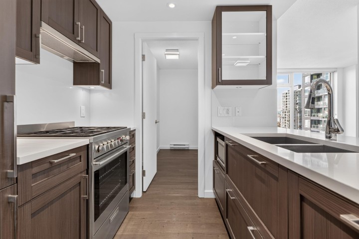Photo 14 at 1702 - 5515 Boundary Road, Collingwood VE, Vancouver East