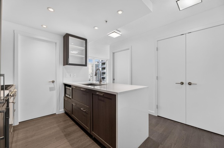 Photo 8 at 1702 - 5515 Boundary Road, Collingwood VE, Vancouver East
