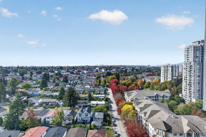 Photo 25 at 1702 - 5515 Boundary Road, Collingwood VE, Vancouver East