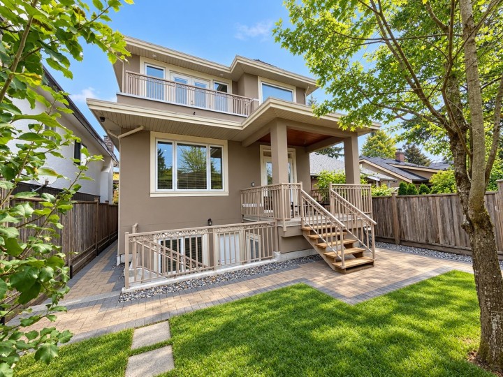Photo 2 at 3760 W 17th Avenue, Dunbar, Vancouver West
