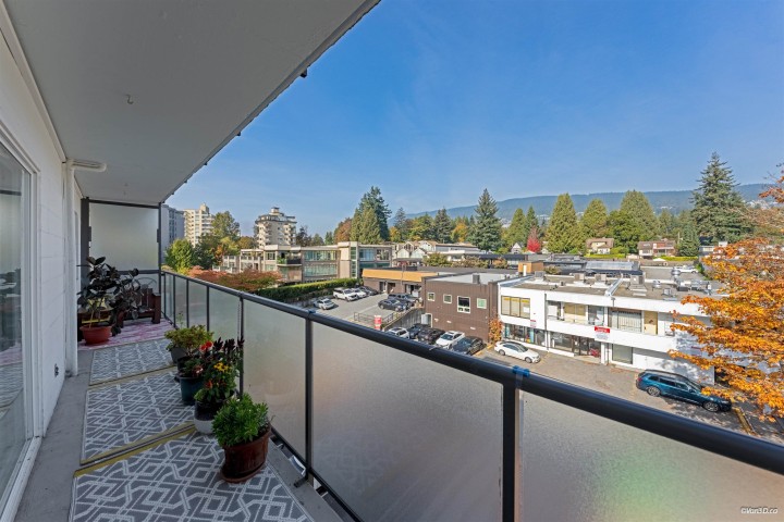 Photo 16 at 403 - 1845 Bellevue Avenue, Ambleside, West Vancouver