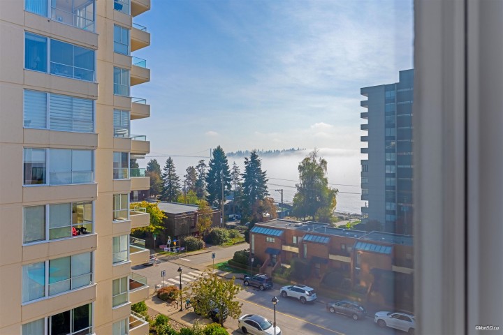 Photo 3 at 403 - 1845 Bellevue Avenue, Ambleside, West Vancouver