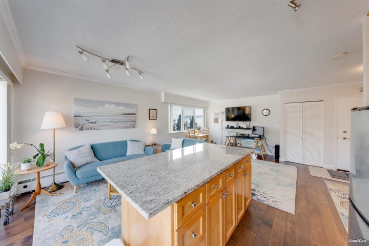 Photo 5 at 403 - 1845 Bellevue Avenue, Ambleside, West Vancouver
