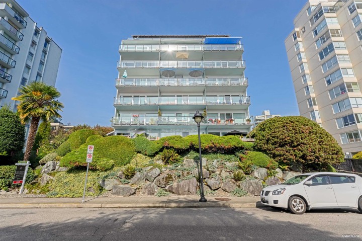 Photo 4 at 403 - 1845 Bellevue Avenue, Ambleside, West Vancouver