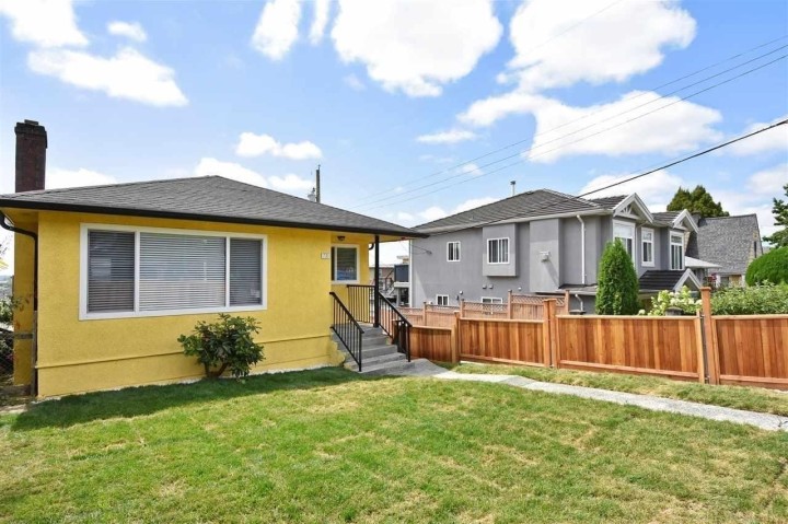 Photo 2 at 776 E 63rd Avenue, South Vancouver, Vancouver East