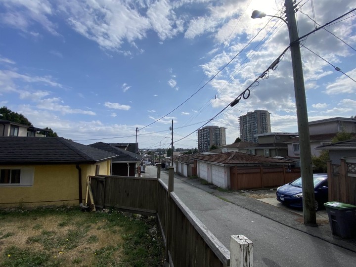 Photo 16 at 776 E 63rd Avenue, South Vancouver, Vancouver East