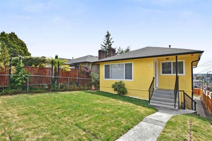 Photo 3 at 776 E 63rd Avenue, South Vancouver, Vancouver East