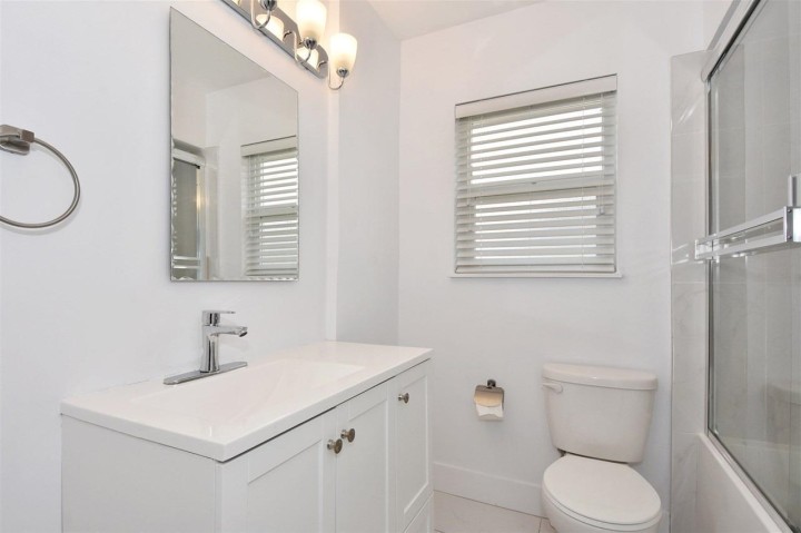 Photo 9 at 776 E 63rd Avenue, South Vancouver, Vancouver East