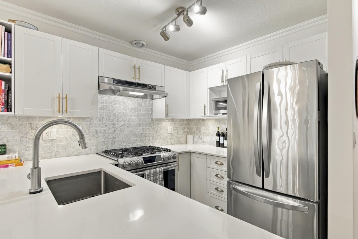 Photo 14 at 210 - 2181 W 10th Avenue, Kitsilano, Vancouver West