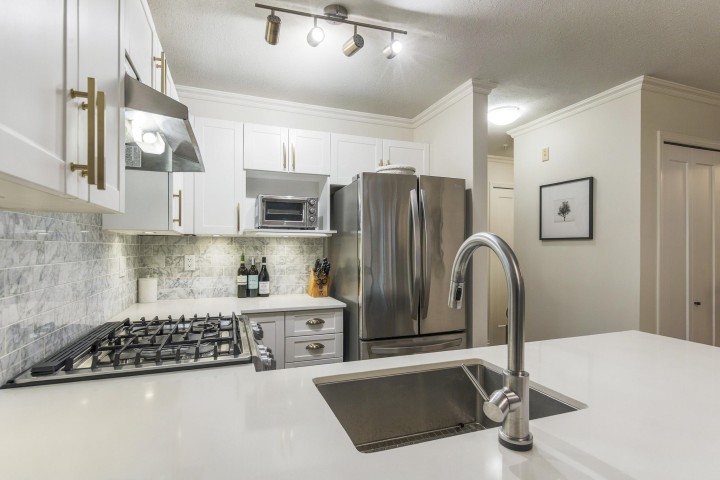 Photo 15 at 210 - 2181 W 10th Avenue, Kitsilano, Vancouver West