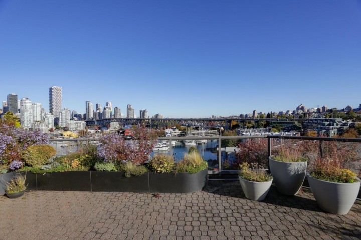 Photo 27 at 709 - 1490 Pennyfarthing Drive, False Creek, Vancouver West