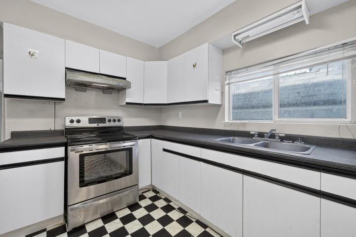 Photo 9 at 1429 E 11 Avenue, Grandview Woodland, Vancouver East