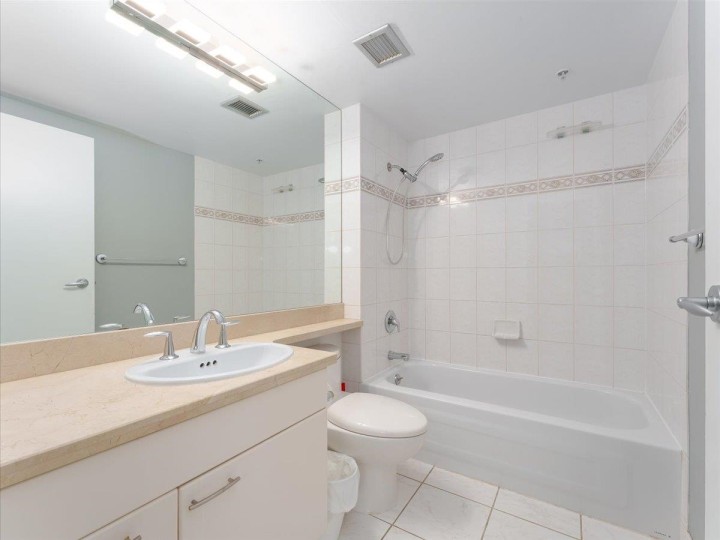 Photo 10 at 1206 - 388 Drake Street, Yaletown, Vancouver West