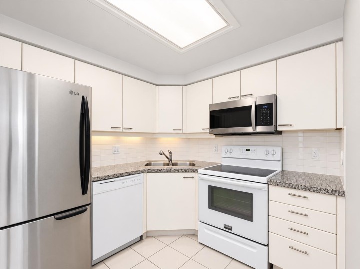 Photo 4 at 1206 - 388 Drake Street, Yaletown, Vancouver West