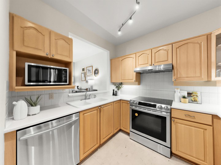Photo 6 at 221 - 3769 W 7th Avenue, Point Grey, Vancouver West