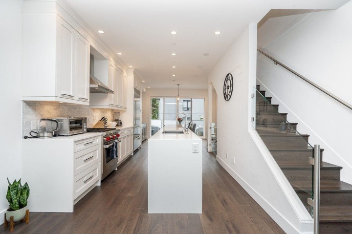 Photo 17 at 920 W 15th Avenue, Fairview VW, Vancouver West