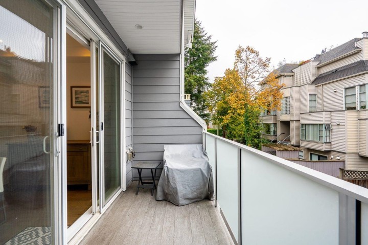 Photo 9 at 920 W 15th Avenue, Fairview VW, Vancouver West