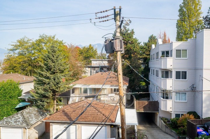 Photo 9 at 408 - 2333 Triumph Street, Hastings, Vancouver East