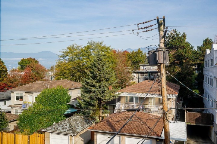 Photo 8 at 408 - 2333 Triumph Street, Hastings, Vancouver East