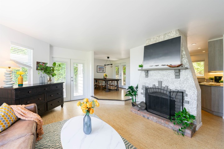 Photo 2 at 3341 Marine Drive, West Bay, West Vancouver