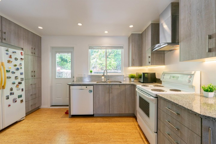 Photo 7 at 3341 Marine Drive, West Bay, West Vancouver