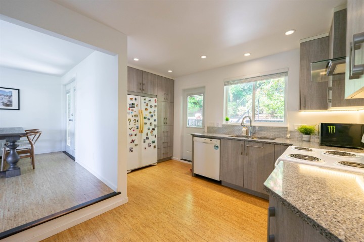 Photo 5 at 3341 Marine Drive, West Bay, West Vancouver