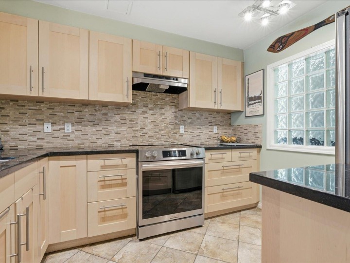 Photo 9 at 201 - 3220 W 4th Avenue, Kitsilano, Vancouver West