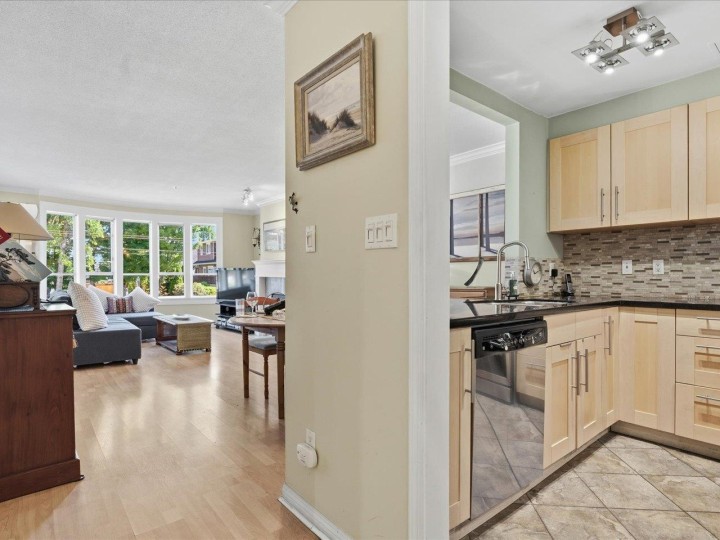 Photo 10 at 201 - 3220 W 4th Avenue, Kitsilano, Vancouver West