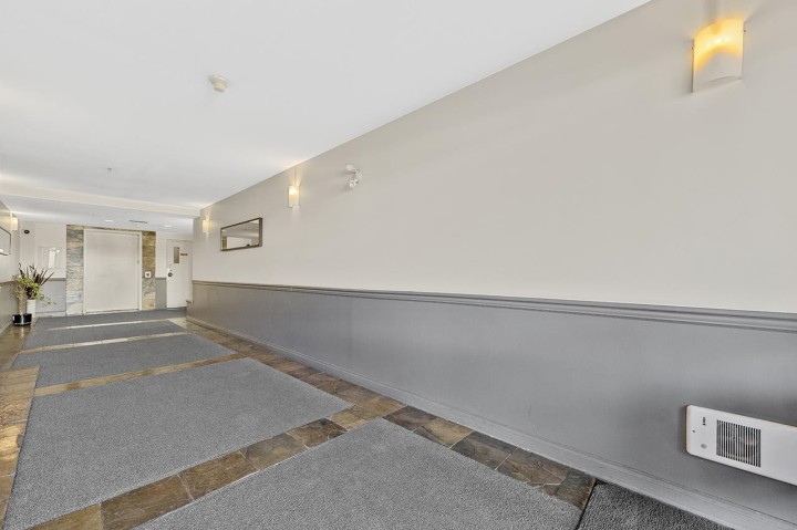 Photo 16 at 211 - 868 Kingsway, Fraser VE, Vancouver East