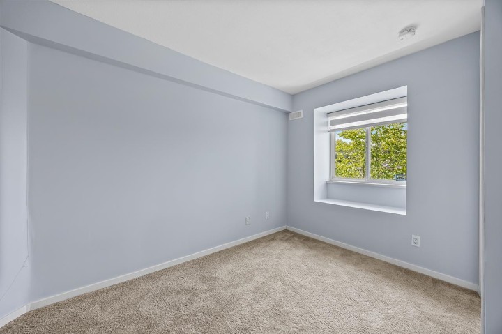 Photo 9 at 211 - 868 Kingsway, Fraser VE, Vancouver East