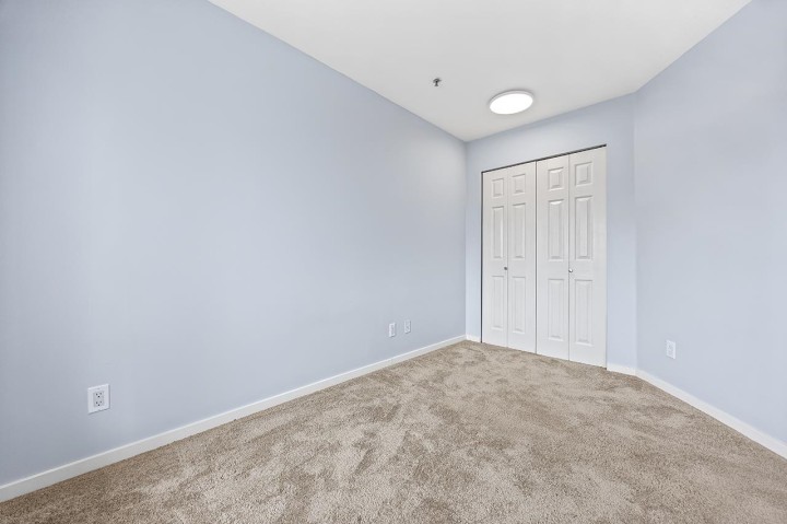 Photo 11 at 211 - 868 Kingsway, Fraser VE, Vancouver East