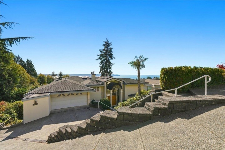 Photo 2 at 2790 Chelsea Close, Chelsea Park, West Vancouver