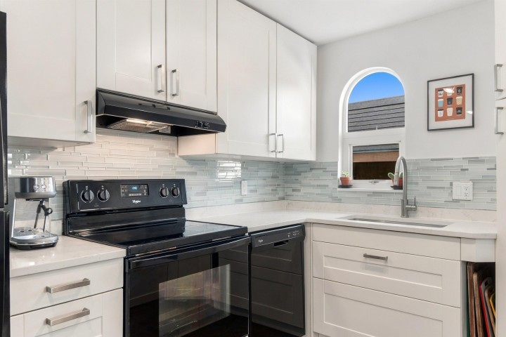 Photo 15 at 5 - 1101 W 8th Avenue, Fairview VW, Vancouver West