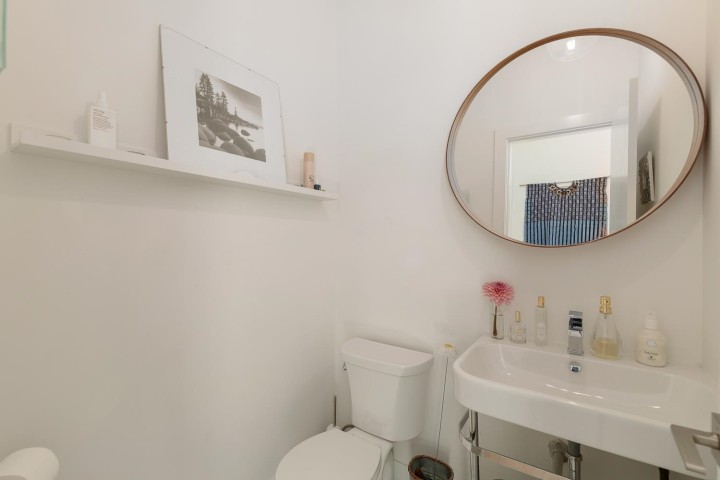 Photo 12 at 572 E 16th Avenue, Fraser VE, Vancouver East