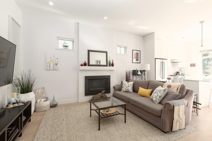 Photo 5 at 572 E 16th Avenue, Fraser VE, Vancouver East