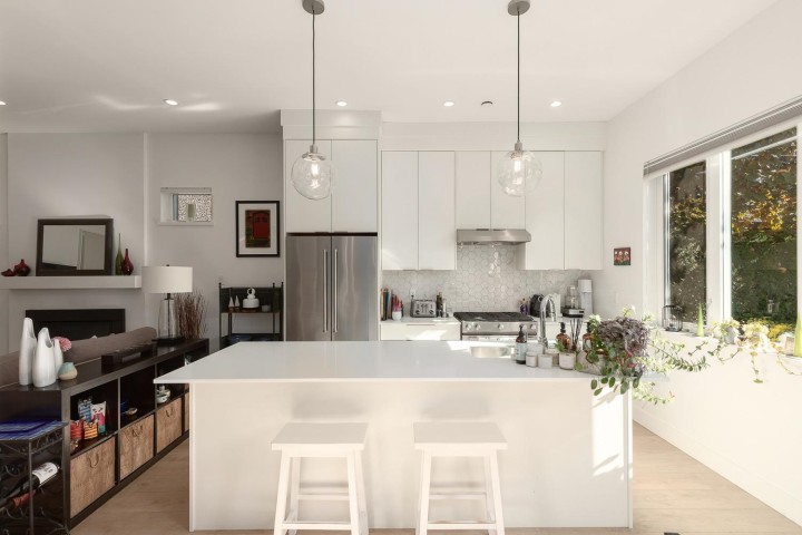 Photo 8 at 572 E 16th Avenue, Fraser VE, Vancouver East