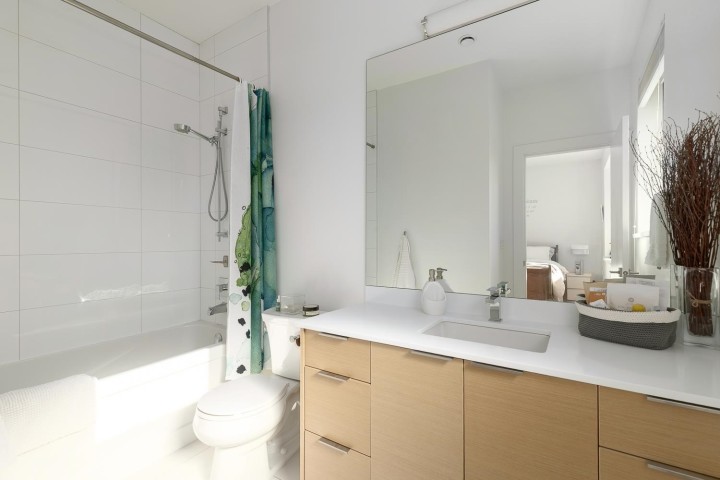 Photo 21 at 572 E 16th Avenue, Fraser VE, Vancouver East