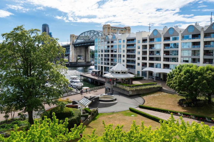 Photo 5 at 503 - 990 Beach Avenue, Yaletown, Vancouver West