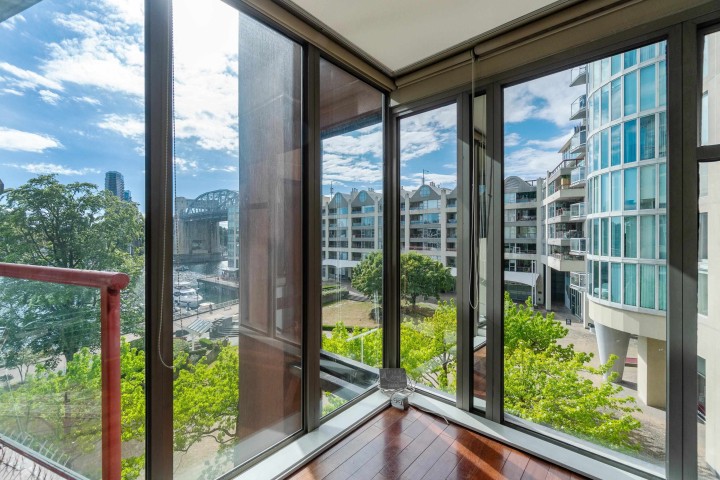 Photo 4 at 503 - 990 Beach Avenue, Yaletown, Vancouver West